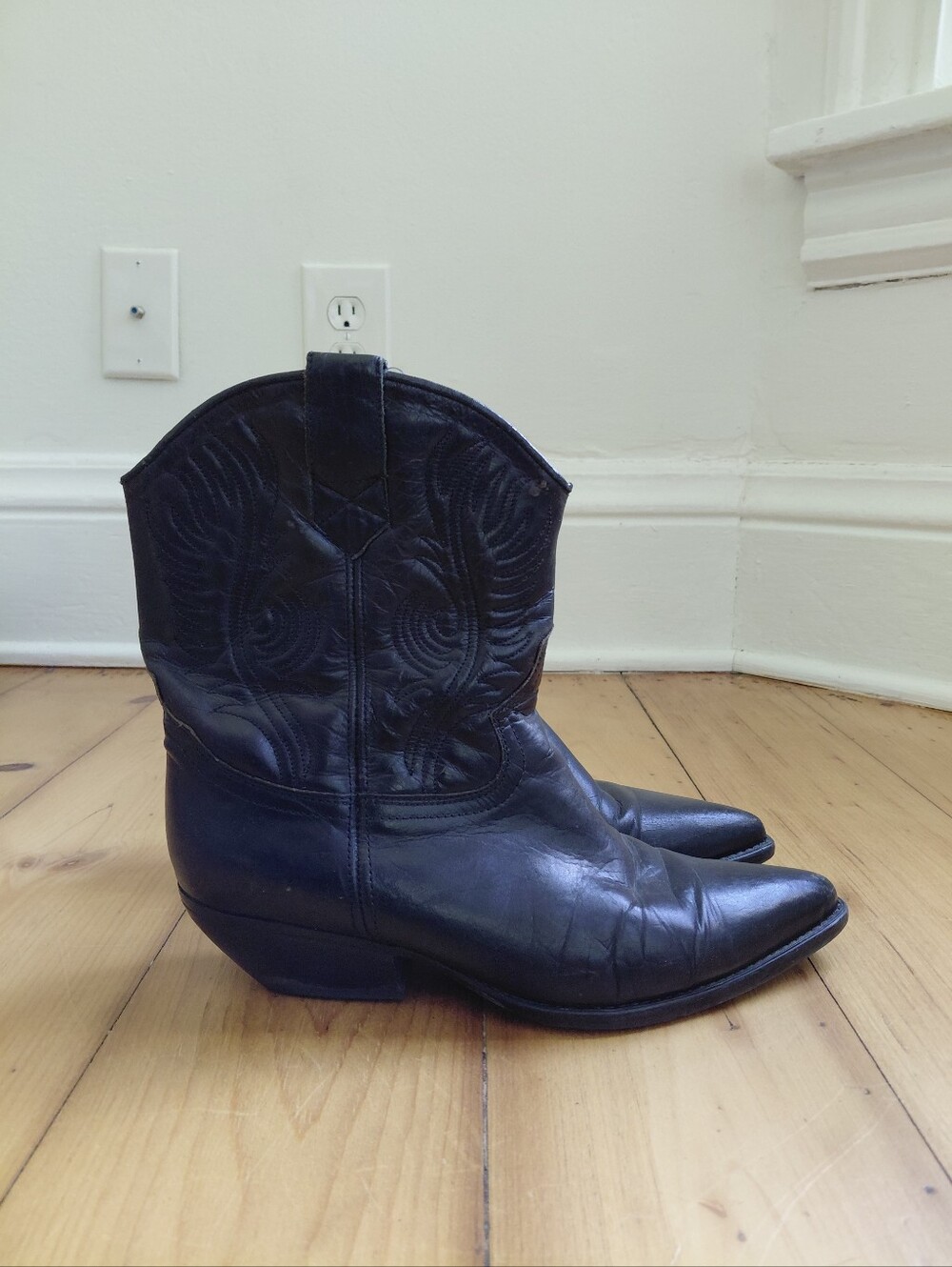 Vintage Guess By Georges Marciano black leather cowboy boots size 8.5